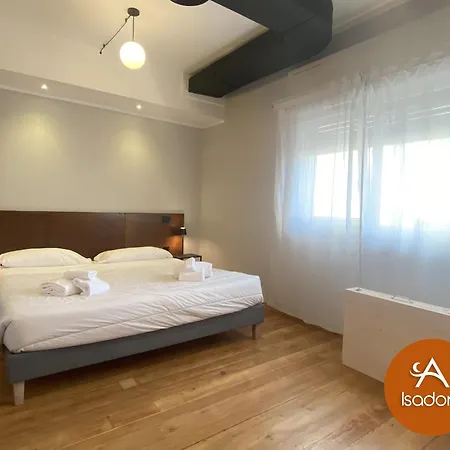 Apluvia Isadora 巴里